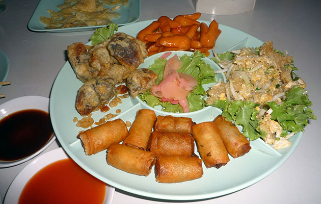 タイで食べる中華料理の温製オードブル