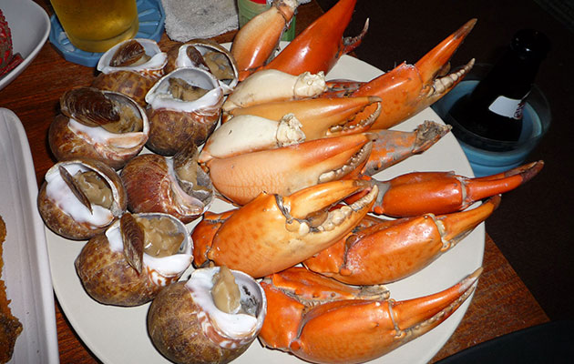 タイではシーフードが豊富でカニ爪と貝が美味い